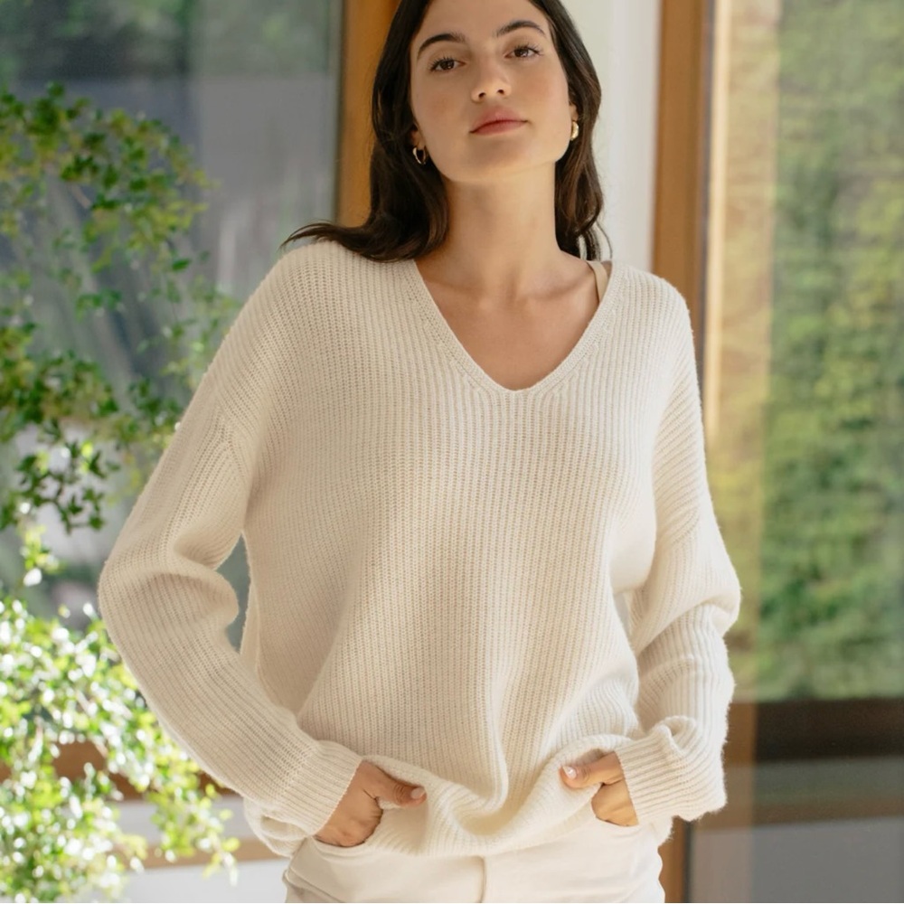 Jenni Kayne Cream V‑Neck Ribbed Sweater